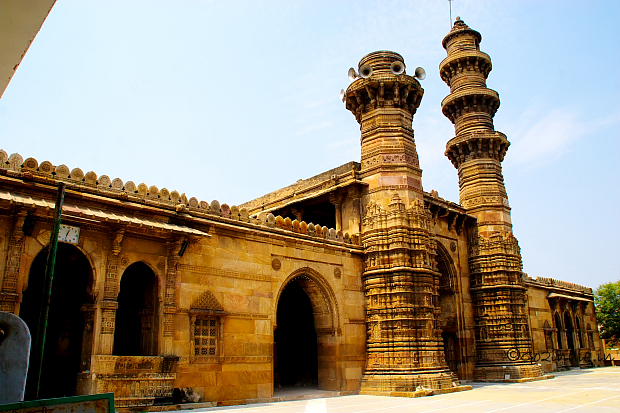JHulta Minar at Sidi Bashir Mosque