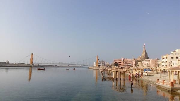 Dwarkadhish temple at Gomti ghat