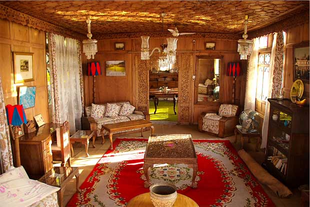 Houseboat inside rooms