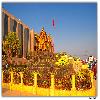 chhatrapati shivaji statue at juhu beach entrance 
