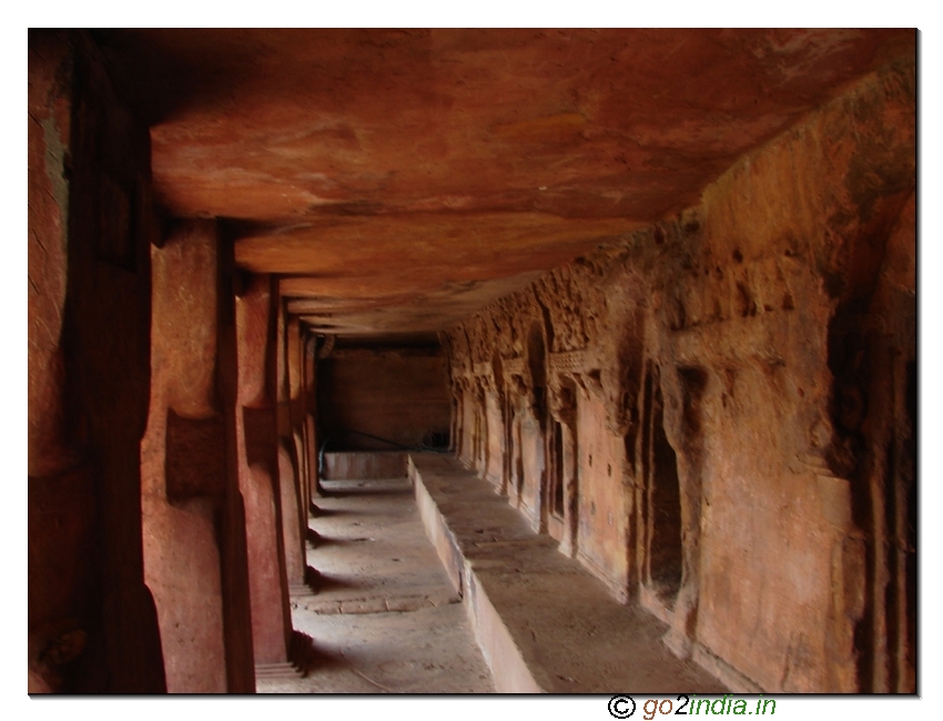 Caves opened towards a common space