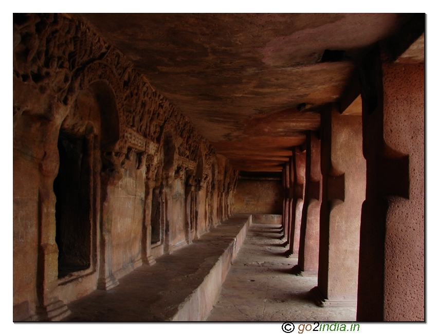 Rooms are opened towards a Varenda