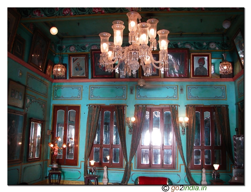 Meeting hall for queens