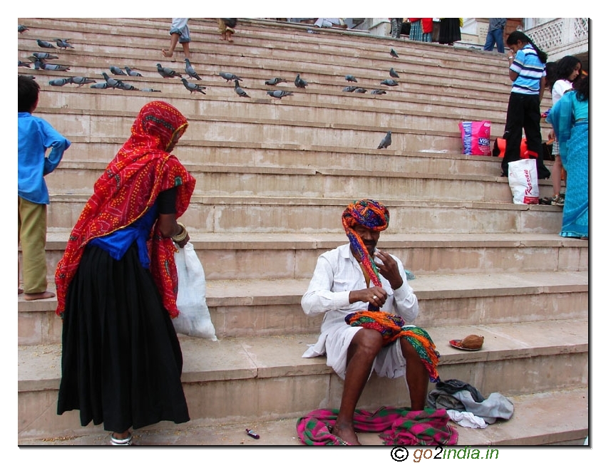 Wearing the turban after a holly dip at Pushkar