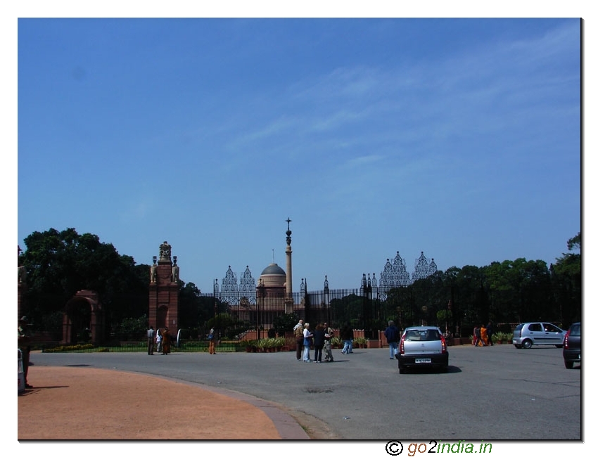 Infront of Rashtrapati Bhawan gate