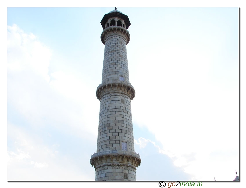 Minar at Taj Mahal