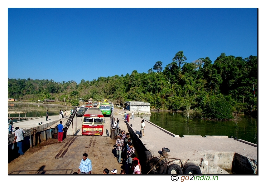 Baratang mid point transfer buses by launch to proceed to limestone caves