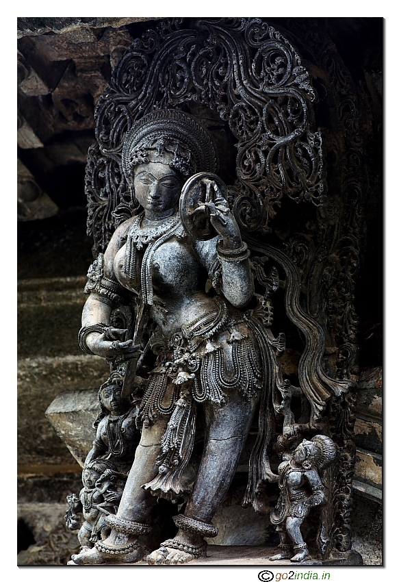 Darpana sundari at Belur Channakeshava temple