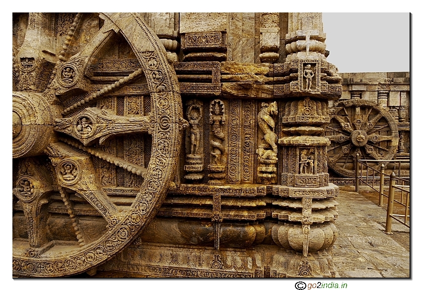 Stone work on the walls of Konark temple