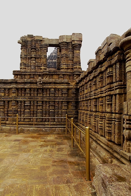 Stone engraving on walls of Konark sun temple