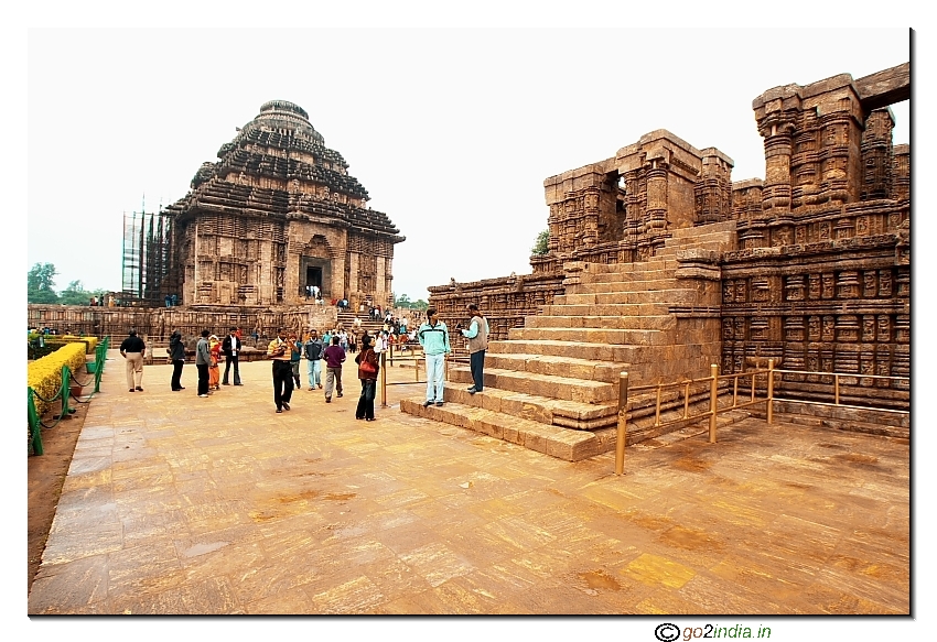 Stone sculptures at Konark sun temple