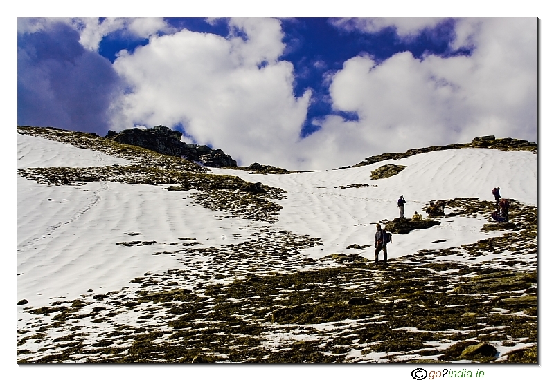 trekking drom kedarkantha to Luhasa during trekking