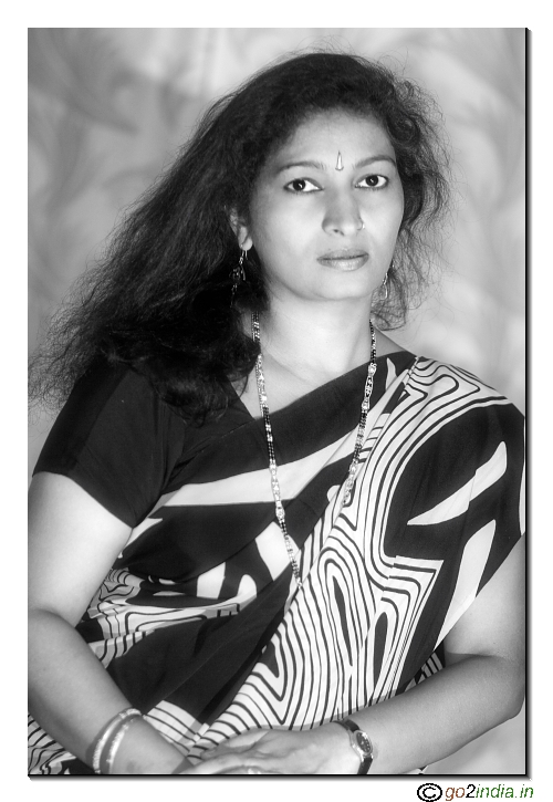technique for portrait using two flashes in black and white