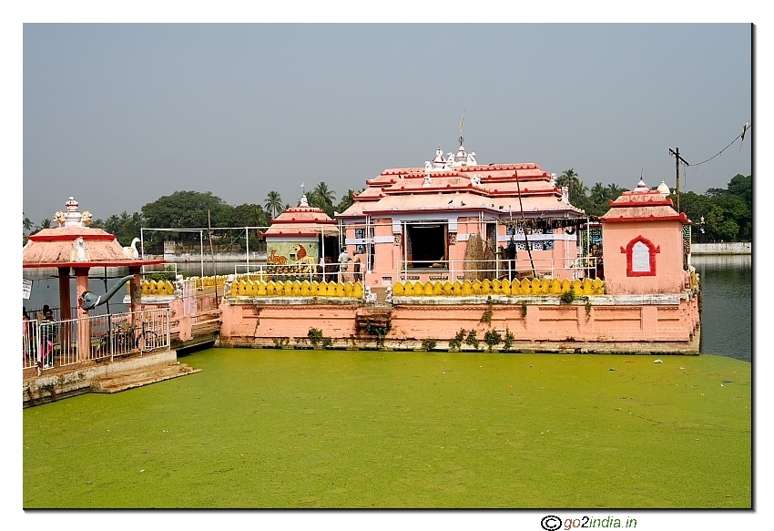 Puri Narendra Tank inside