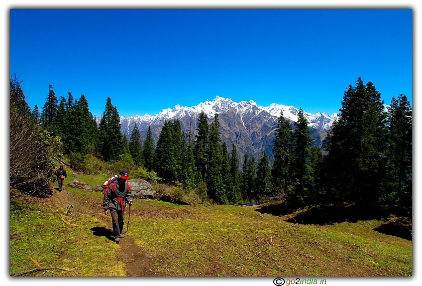 Trekkers at Sarpass towards Tila Lotni