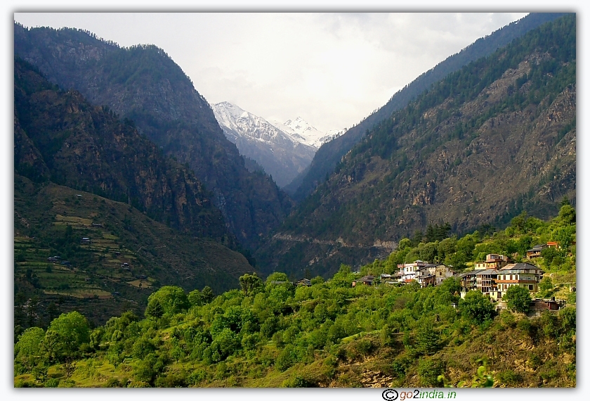 Parvati valley as seen between Bhuntar and Manikaran