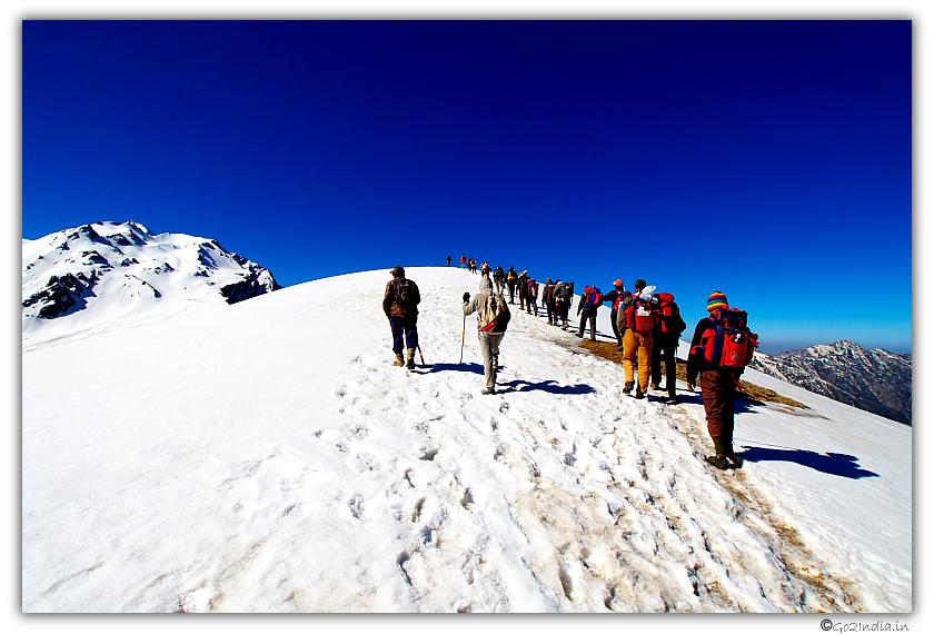 Trekking crossing sar pass