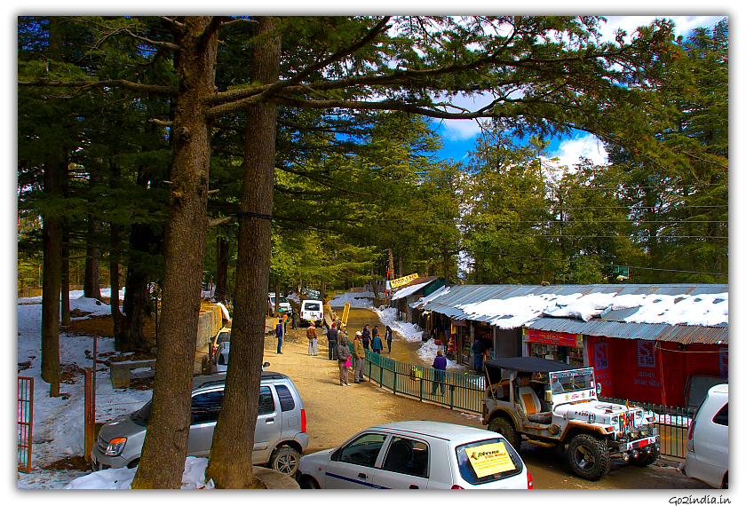 Shops at Kufri in winter
