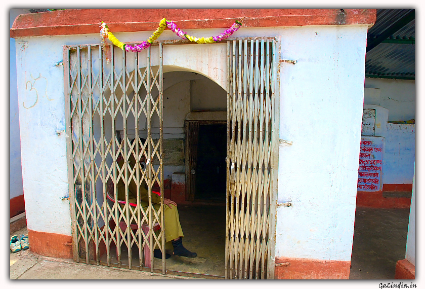 The entrance of the cave at Patal Bhuvaneswar