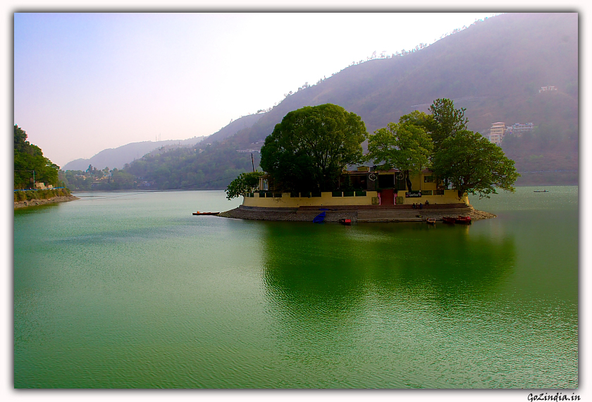 The view of the aquarium located in the middle of the lake