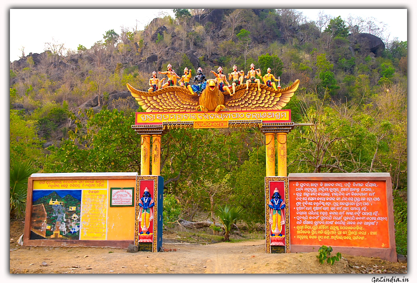 Khola Mahavir or cave temple at Daspalla 