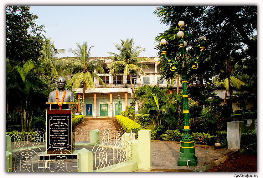 Statue and palace inside