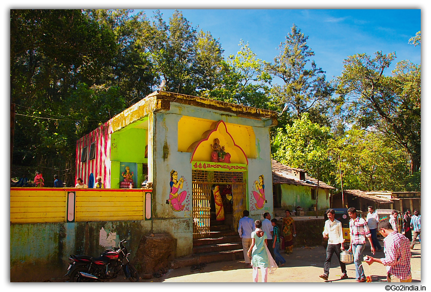On the way to Paderu temple 