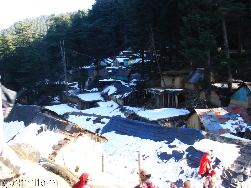 Lakarmandi village houses under snow cover