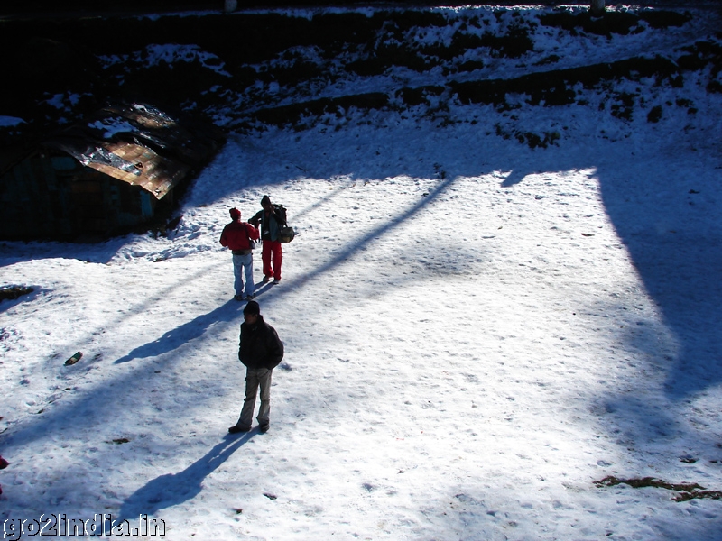Snow cover at Lakarmandi