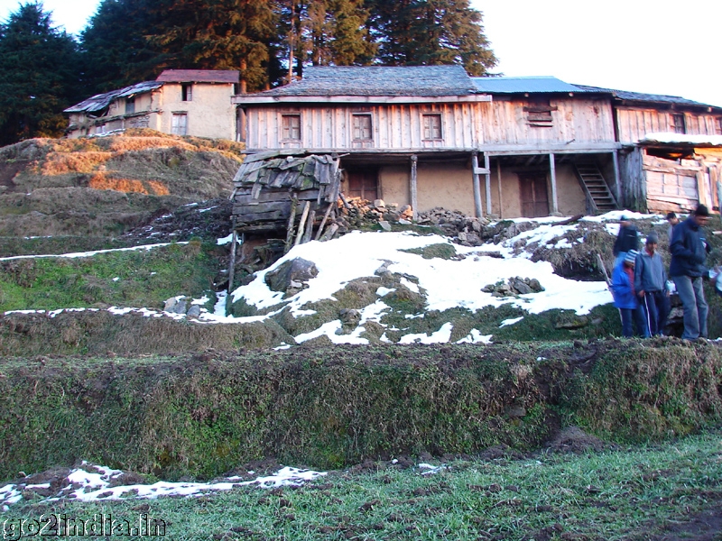 Snow patches at Kalatope