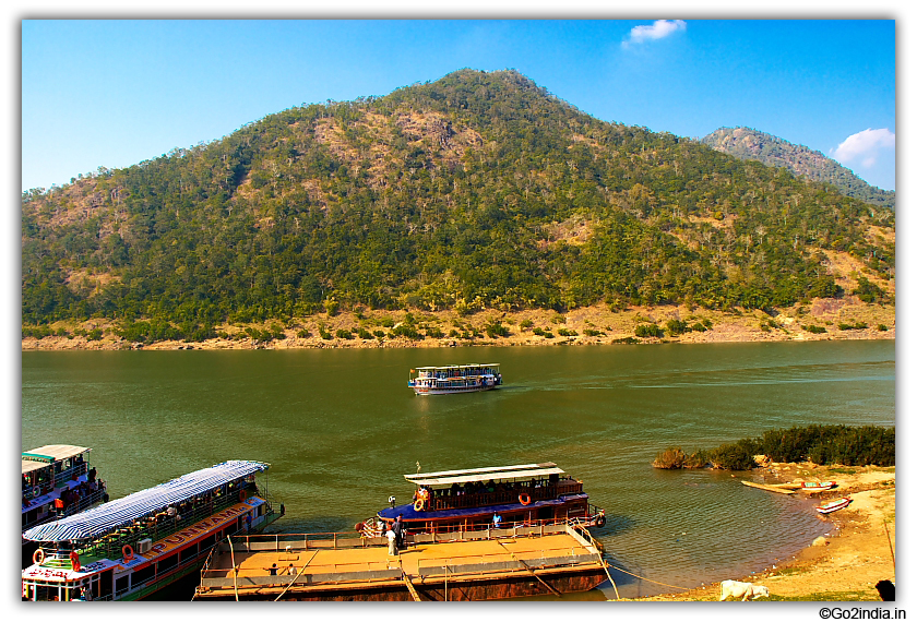Boats reaching Parantalapalli 