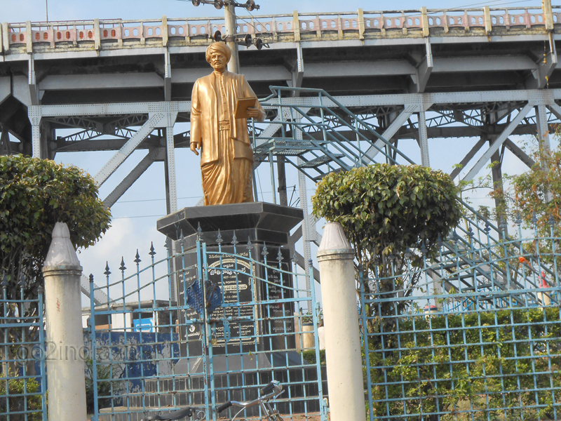 Park by the side of river Godavari at Rajahmundry