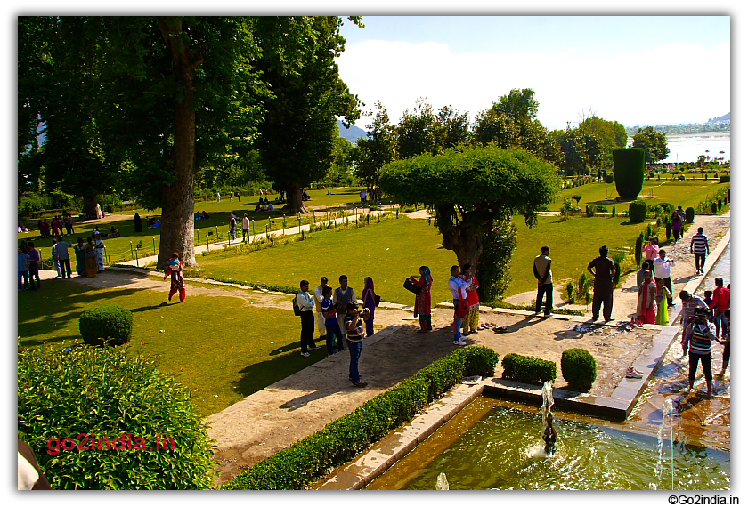 Garden Nishat Bagh in Srinagar