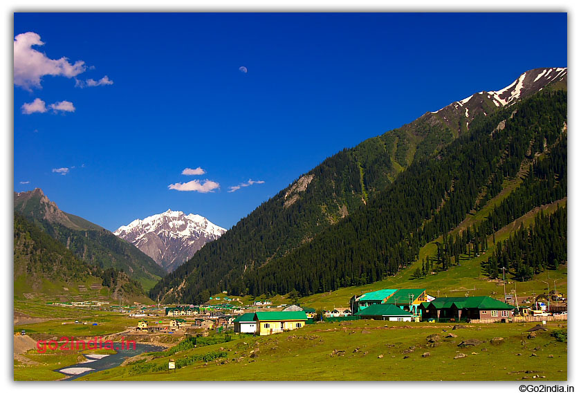 Hills and green valley around Sonmarg
