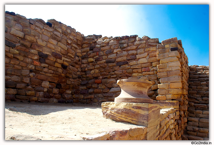 Room with pillar supporting pedestal at Dholavira