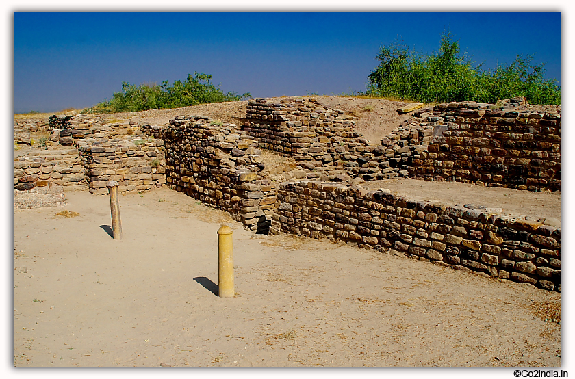 rooms and halls at Dholavira