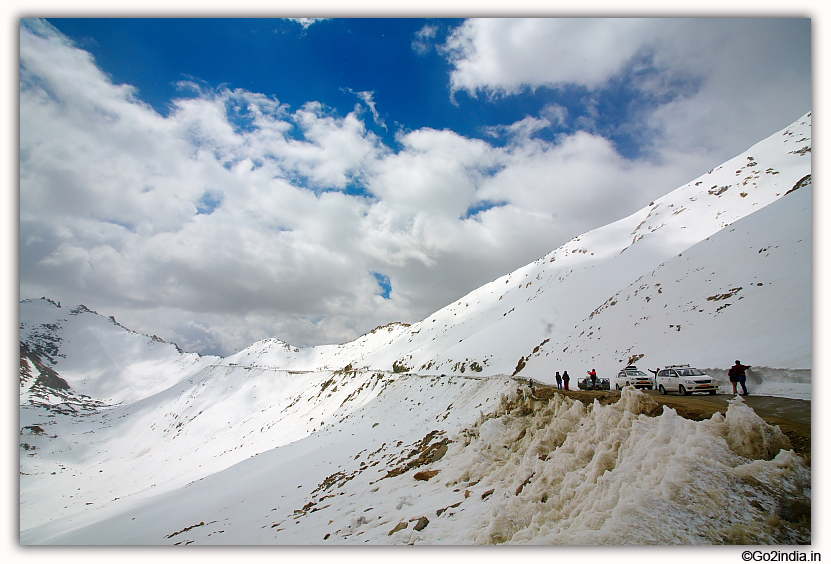 After passing Khardungla pass towards North poolu