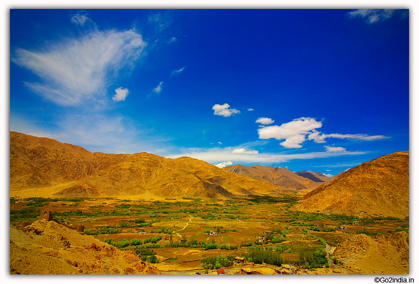 Valley view on the way to Changla pass